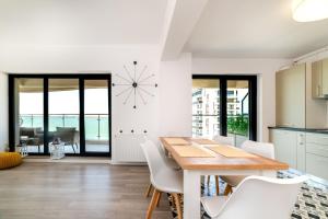 Seaside by Casa del Mar