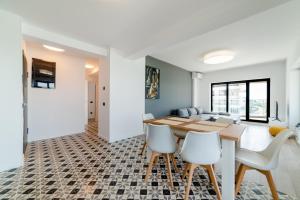 Seaside by Casa del Mar