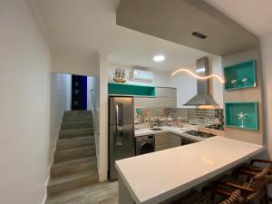 Fabuloso flat 243 Amarílis 2 piscinas climatizadas, carregador veiculo elétrico Riviera de São Lourenço, Bertioga Apartamento Duplex inteiro, cozinha equipada completa, serviço de praia, limpeza e trocas diária de toalhas, wi-fi 500mb