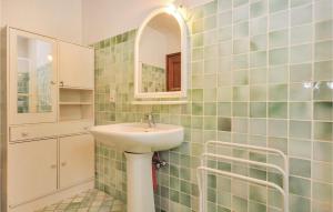 Maisons de vacances Amazing Home In St, Czaire Sur Siagne With 4 Bedrooms, Wifi And Outdoor Swimming Pool : photos des chambres