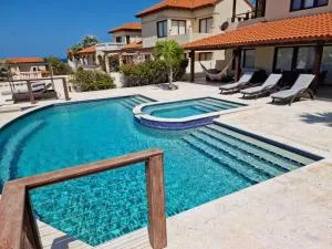 luxurious house with private pool in tierra del sol Resort&Golf - Malmok