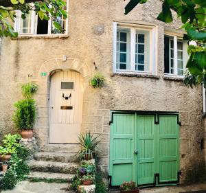 Sejours chez l'habitant La Chambre Rose-Maison Searle a Tourtour : photos des chambres