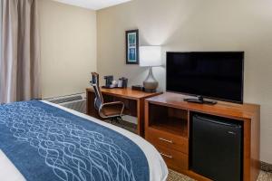 Comfort Inn & Suites Spring Lake - Fayetteville near Fort Bragg