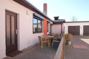 F-1016 Haus Maiglöckchen Doppelzimmer 02 Terrasse, Frühstück