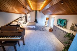 Timber Hill - Parkfields