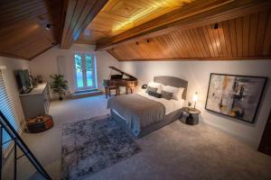 Timber Hill - Parkfields