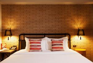 Deluxe Double Room - Non-Smoking room in Baan Chart