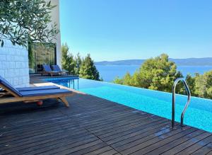 Villa FORTE-Exclusive Retreat, Heated Infinity Pool & Amazing Views