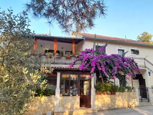 HOUSE-APARTMENTS ELA -MIRCA- FAMILY HOLIDAY