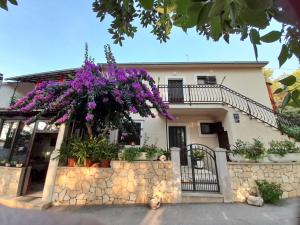 HOUSE-APARTMENTS ELA -MIRCA- FAMILY HOLIDAY