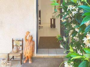 Maisons de vacances Le Petit Bali Spacieuse Villa pour 8 avec Piscine : photos des chambres