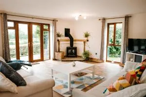 Holly Cottage, 2 bed house, sleeps 6 - Coreley