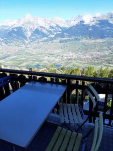 The purple foxs family home - Veysonnaz