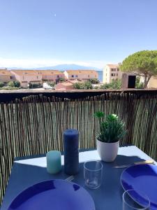 La Coudalère avec PISCINE OUVERTE et CHAUFFÉE - Vue magnifique sur le Canigou - Parking Gratuit - Check-in Automatisé - Aire de jeux pour enfants-au bord du lac- Animations Juillet et Août