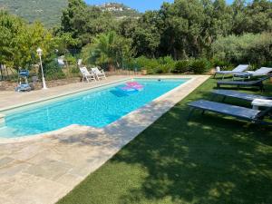 Maisons de vacances Villa proche de St Tropez avec piscine et grand jardin au calme : photos des chambres