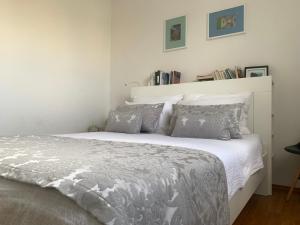Albatros Apartment with Private Garden,Trogir