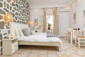 GOLDEN COAST NAXOS