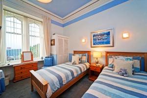Twin Room with Private Bathroom room in Glenbervie Guest House