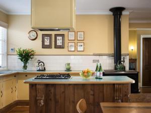 Gladville- old world charm with stunning views