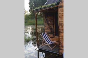 heather hut, off-grid cottage on a pond+2 ha