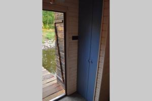 heather hut, off-grid cottage on a pond+2 ha