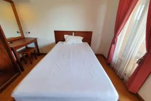 Rumah Eyang Tardjo Syariah Mitra RedDoorz - Sukoharjo