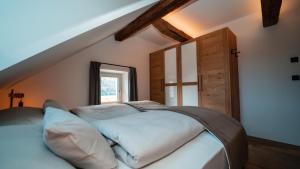 Apartments, Guest House & historic Chalet Neuhaus