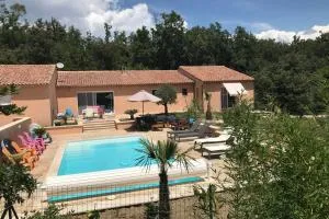 Logement attenant à une villa T2 avec terrasse . - Pignans