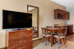 King Room with Sofa Bed - Non-Smoking room in Comfort Inn & Suites