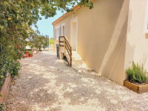 Charmante villa dans un village paisible aux portes dUzès et des Cévennes