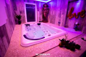 Loveroom La GarçonnHyères