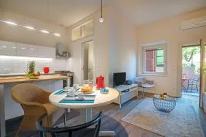 SNUG APARTMENT WITH PRIVATE COURTYARD M0270422677 - 弗西纳