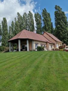 B&B / Chambres d'hotes Au milieu d'un jardin fleuri : photos des chambres