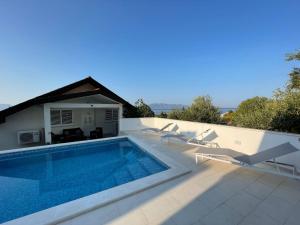 Tole Villa Podaca 2 with heated Pool