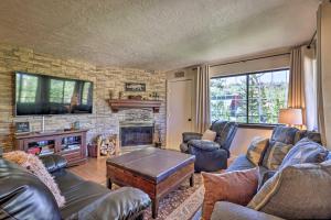 Slopeside Condo with Hot Tub and Game Room Access!