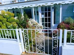 Beachfront Studio Apartment - Trimley Heath