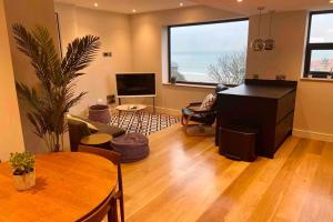 Beachside apartment in the centre of town