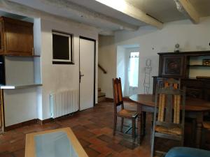 Maison en pierres au cœur dun village Ardéchois