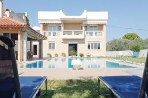 Villa IRENE Evia, 4 bdr, Pool, 500m to Beach - Kotróni