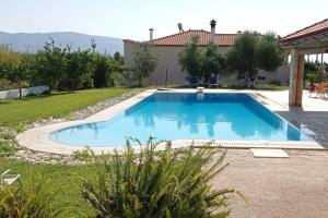 Villa IRENE Evia, 4 bdr, Pool, 500m to Beach