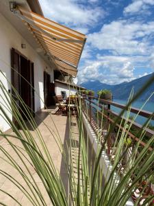 Casa Nonno Sergio lake view by Gardadomusmea