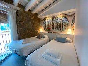 The Yellow House by MyRentalHost