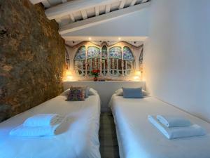 The Yellow House by MyRentalHost