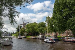 Thús yn Hantum Vakantiehuisje met hottub in Friesland