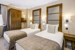Executive Twin Room room in Langham Court Hotel