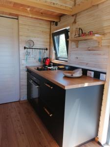 Chalets Tiny House dans jardin prive a la campagne : photos des chambres