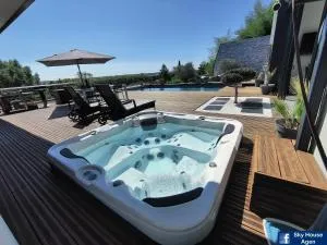 Logement avec Spa Privatif Jacuzzi Grande terrasse sans vis à vis Sky House Agen - 阿让