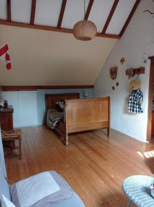 chambre campagnarde du grès rouge de BEAUVAL