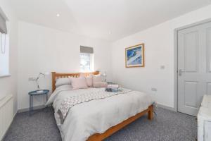 The Little House, boutique home near the sea