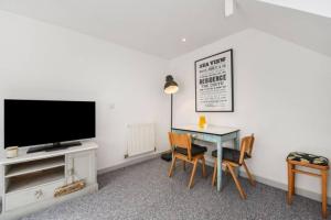 The Little House, boutique home near the sea